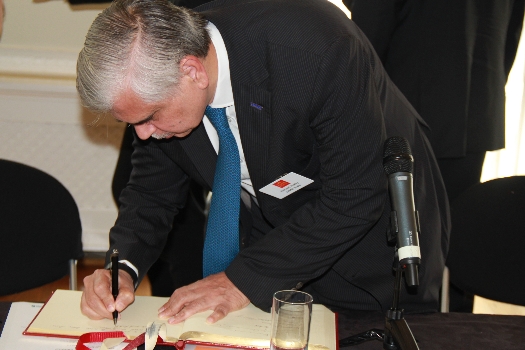 KPMG India CEO Richard Rekhy signs the Asia House guest book