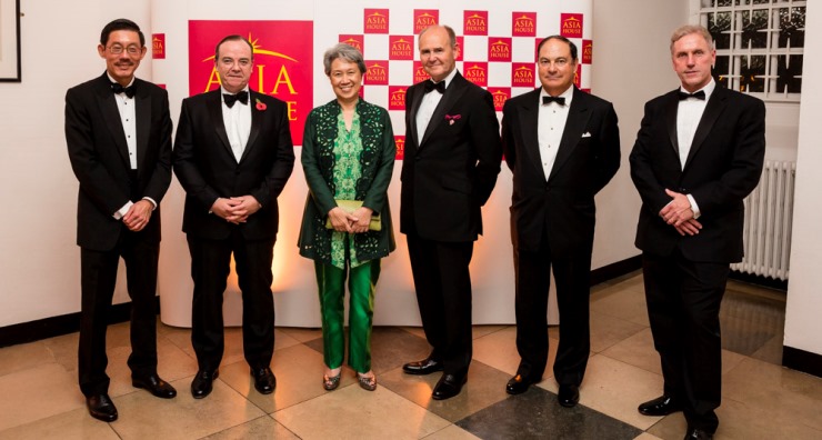 Temasek CEO Ho Ching (centre) at the ABLA dinner, flanked by (l to r) Chong Lee Tan, Head of Europe, Temasek; Stuart Gulliver, Group CEO HSBC Holdings; Sir John Peace, Chairman of Standard Chartered; Paul Manduca, Chairman, Prudential; and Michael Lawrence, CEO, Asia House.