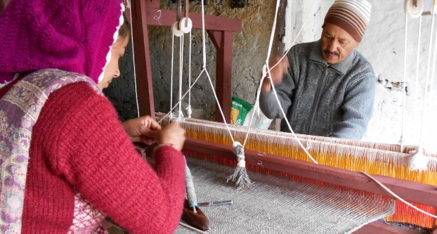 The Mandikini Women Weavers learn how to weave on handlooms using spun yarn