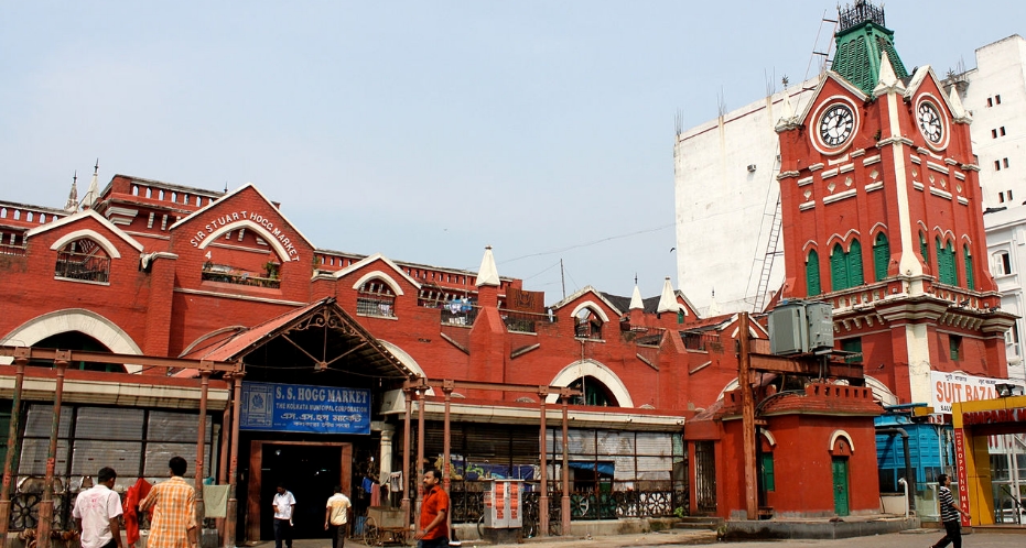 New Market, Kolkata, with the entrance signboard depicting its former name of S.S. Hogg Market and, on the right, the clock tower