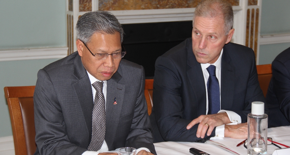 Malaysia's Minister of International Trade and Industry Mustapa Mohamed (left) addresses an audience of business leaders at Asia House. Michael Lawrence, CEO, Asia House, right.