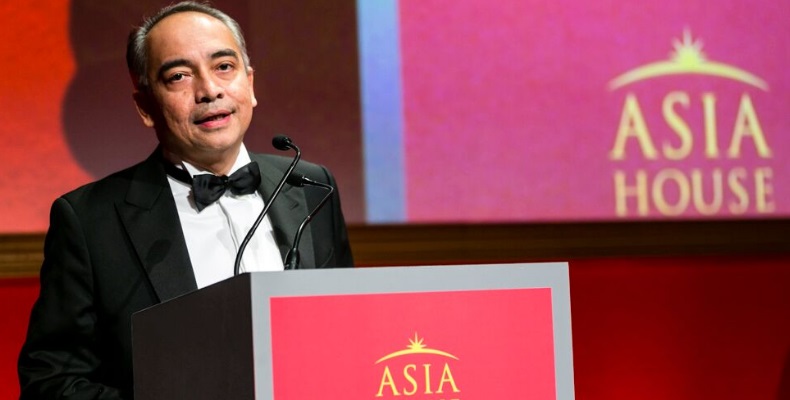 Nazir Razak gave a speech after receiving the Asian Business Leaders Award. Photo by Miles Willis