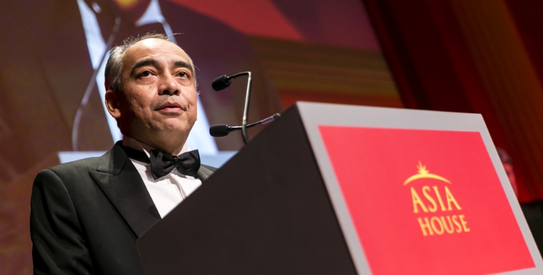 Nazir Razak gave an acceptance speech in which he responded to some of Tony Fernandes' jibes. Photo by Miles Willis