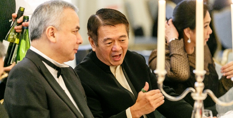 The Sultan of the state of Perak HRH Nazrin Muizzuddin Shah pictured sat next to an Sri Lee Kim Yew, Co-Founder & Patron of the Wordl Chinese Economic Summit at the Patron's Dinner held at The Savoy Hotel. Photo by Miles Willis