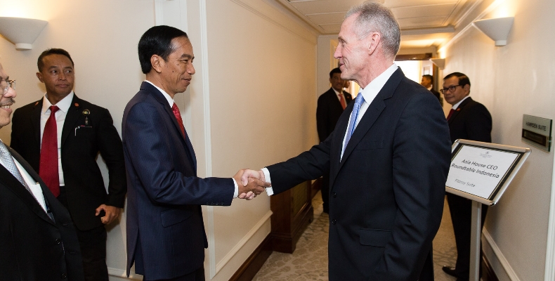 The President of Indonesia Joko Widodo shakes hands with the Chief Executive of Asia House Michael Lawrence as he arrives at the briefing. Image credit: Chris Renton