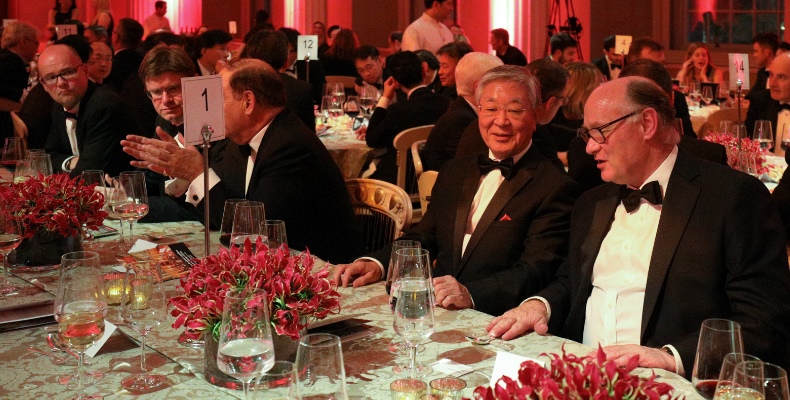 Hitachi Chairman Hiroaki Nakanishi chats to HSBC Chairman Douglas Flint at the top table at the dinner. Photo by Andy Tyler