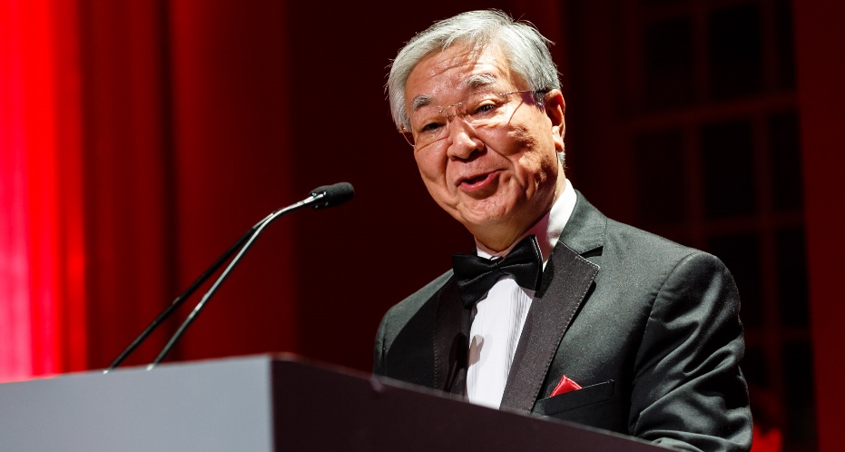 Hiroaki Nakanishi, Chairman of the Board, Representative Executive Officer, Hitachi, Ltd, delivers his acceptance speech after being presented with the Asia House Asian Business Leaders Award