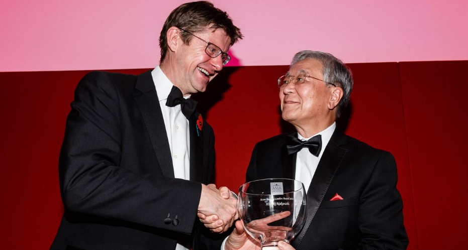 UK Business Secretary Greg Clark presents the Asian Business leaders Award to Hitachi Chairman Hiroaki Nakanishi. Photo by Miles Willis