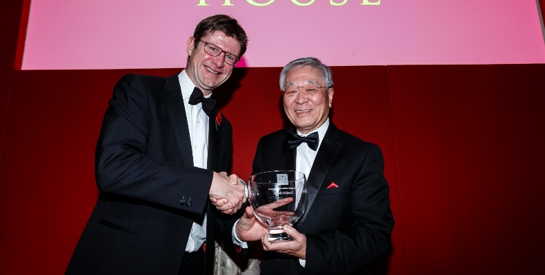 UK Business Secretary Greg Clark presents the Asian Business Leaders Award to Hitachi Chairman Hiroaki Nakanishi. Photo by Miles Willis
